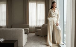 Pantalon en soie pour femme : une pièce d’exception pour une silhouette raffinée